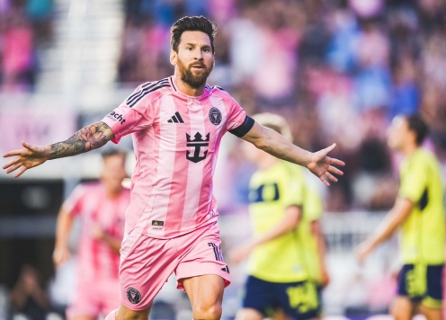 Messi lập siêu kỷ lục độc nhất lịch sử, vượt qua Ronaldo