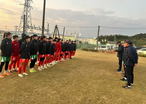 VIDEO: ĐT nữ Việt Nam tập buổi đầu tiên tại Nagoya, Nhật Bản