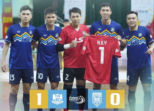 Lỡ SEA Games, thủ môn số 1 Việt Nam được đồng đội làm 1 điều