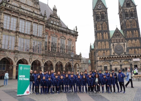 U17 nữ Việt Nam đi xem 1 trận đấu ở Đức
