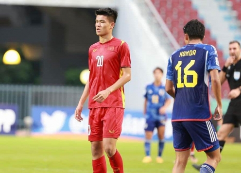 HLV khen trung vệ cao nhất lịch sử ĐT Việt Nam sau bàn thắng phút 100