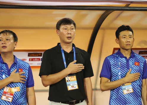 Trợ lý HLV Kim Sang Sik chia tay đội Việt Nam mới bị FIFA phạt