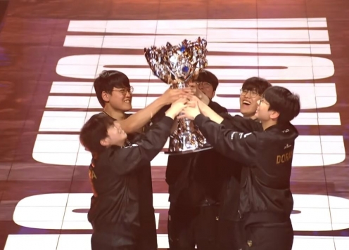 Không có nhà vô địch CKTG nào bị solo kill nhiều như T1 2025