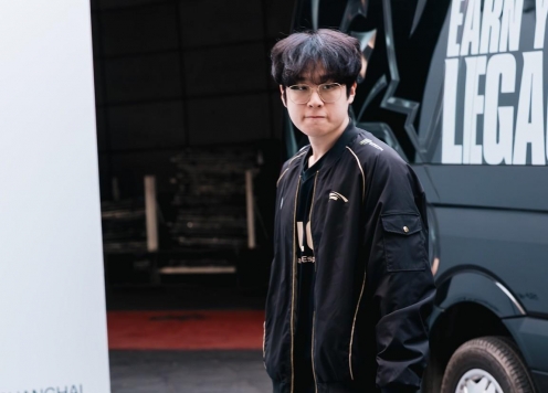 Zeus khiến fan HLE đứng ngồi không yên với động thái đầy bất ngờ