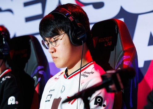 Cả Gumayusi lẫn Chovy đều thua thảm trước tuyển thủ 'quái vật' này tại Esports Awards 2025