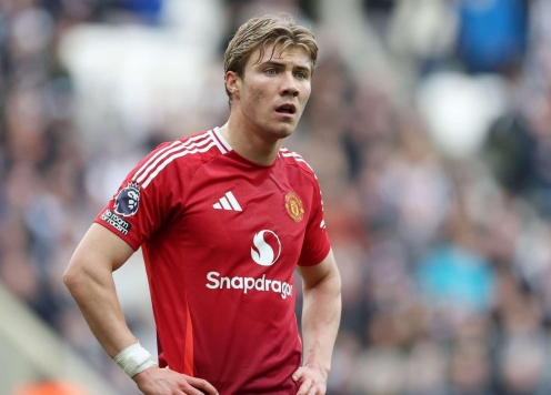 Scholes chỉ trích cách MU vắt kiệt Hojlund
