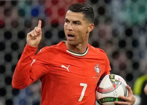 Ronaldo nhận vô vàn chỉ trích vì hành động không ai ngờ tới