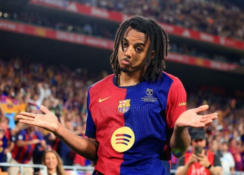 Hàng thủ Barca đón tin vui lớn trước mùa giải mới