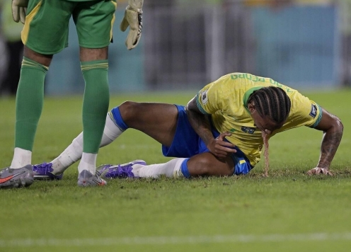 Joao Pedro nôn mửa trong trận Brazil thắng Chile