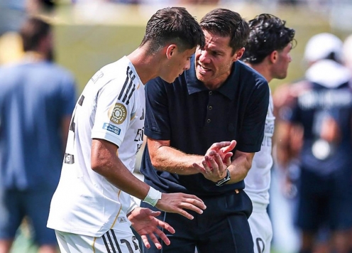 Xabi Alonso hoặc là mạnh tay, hoặc là làm 'con rối'