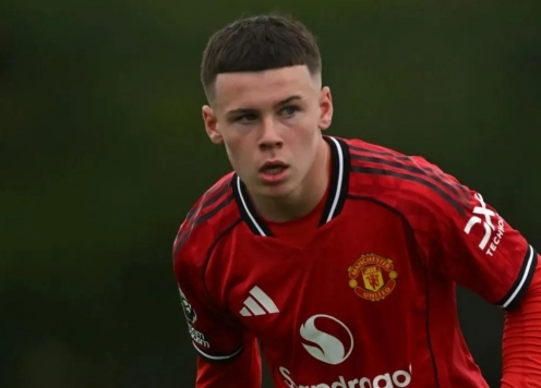 Con trai Rooney chốt thời điểm ra mắt Old Trafford