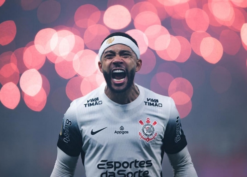 Cựu sao Man United đẩy đội bóng mới đến nguy cơ phá sản