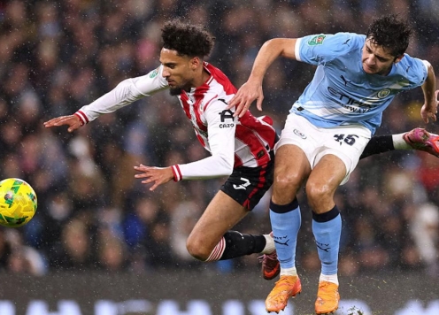Sao Man City lẽ ra phải bị đuổi ở Carabao Cup 2025/26