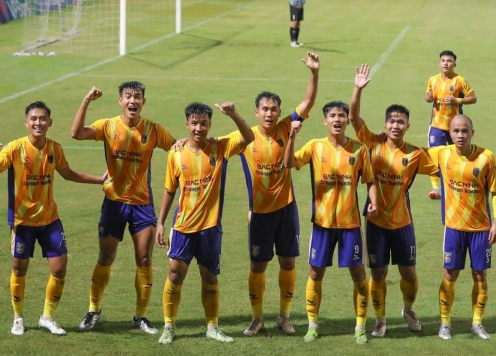 Vừa chia tay cựu HLV U23 Việt Nam, đại gia hạng Nhì thắng đậm 4-1