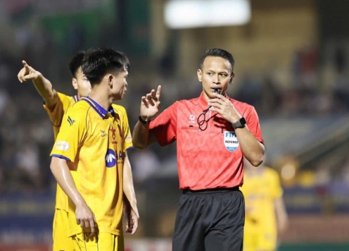 Danh tính trọng tài ngoại bắt trận play-off siêu kinh điển Đà Nẵng vs Bình Phước