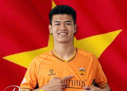 Trung vệ cao 1m90 toả sáng rực rỡ sát ngày hội quân U23 Việt Nam