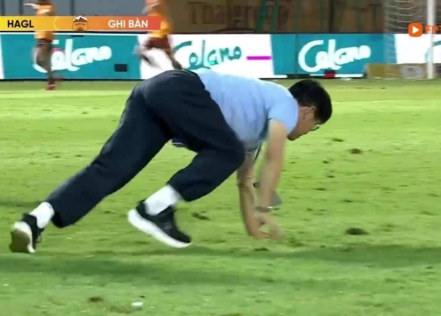 Bò vào sân ăn mừng gây sốt, GĐKT Vũ Tiến Thành nói gì?