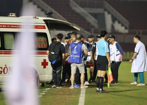 Cầu thủ Singapore bất tỉnh, phải nhập viện khi đang thi đấu TPHCM I