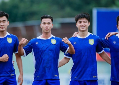 Thắng 4-1, đội bóng Việt Nam chính thức thăng hạng