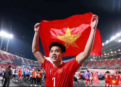 Đình Bắc có hành động đẹp ngay sau khi giành HCV SEA Games 33