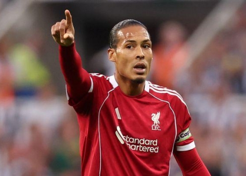 Van Dijk được đặt tên cho khán đài SVĐ
