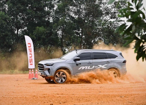 Bổ sung trang bị, tăng giá bán: Isuzu mu-X 2025 liệu có quá tự tin?