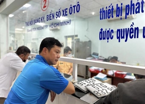 Lệ phí cấp biển số ô tô tại một số địa phương tăng lên 20 triệu đồng sau sáp nhập