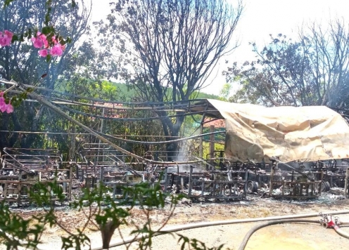 Cháy lớn tại bãi xe chùa Hương Tích: 9 xe điện du lịch và 1 ô tô con bị thiêu rụi