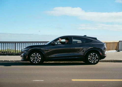 Sắp ra mắt tại Việt Nam, xe điện Ford Mustang Mach-E gây chú ý với độ bền pin ấn tượng