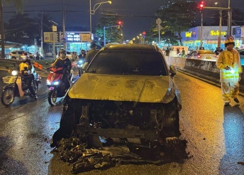 Liên tiếp xảy ra ba vụ cháy ô tô chỉ trong hai ngày, may mắn không có thiệt hại về người