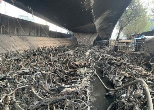 Hà Nội kiểm tra, xử lý các bãi trông xe dưới gầm cầu cạn sau vụ cháy ở cầu Vĩnh Tuy