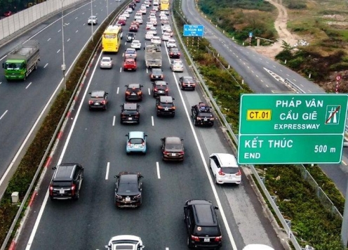 Những lỗi nguy hiểm tài xế ô tô nhỏ thường mắc khi đi trên cao tốc