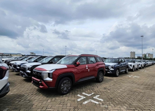 Những chiếc Mitsubishi Destinator đầu tiên cập cảng Việt Nam, sẵn sàng ra mắt đấu CX-5, Territory