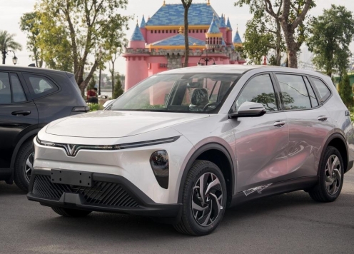 VinFast Limo Green tăng gấp đôi doanh số trong tháng 10, gây áp lực lên Mitsubishi Xpander