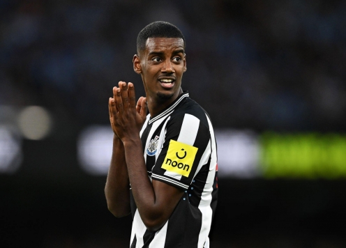 Alexander Isak ra phán quyết về tương lai