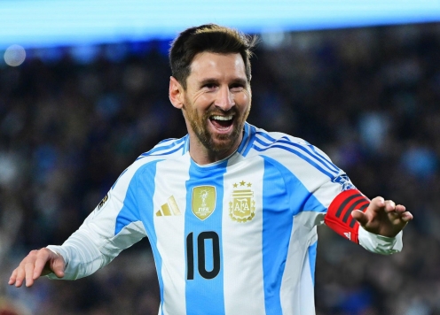 Messi lần đầu tiên đoạt danh hiệu tại VL World Cup