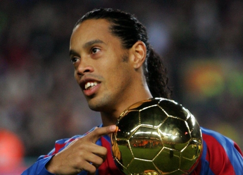 Ronaldinho tái xuất tại buổi lễ trao Quả bóng Vàng