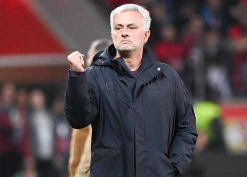 Jose Mourinho khuấy đảo trong ngày 'ra mắt' Benfica