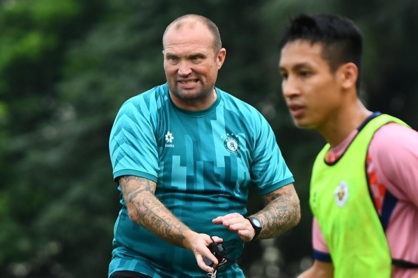 Trợ lý HLV châu Âu cập bến V-League