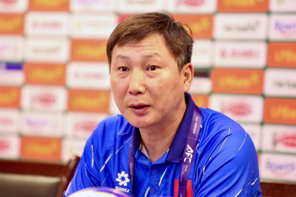 HLV Kim Sang-sik nhận xét thẳng thắn về các cầu thủ Việt Nam