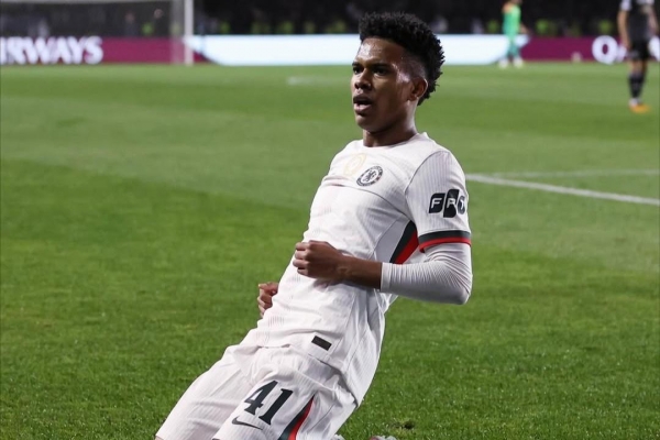 Thần đồng số 1 Brazil thiết lập 4 kỷ lục tại đội bóng vĩ đại châu Âu