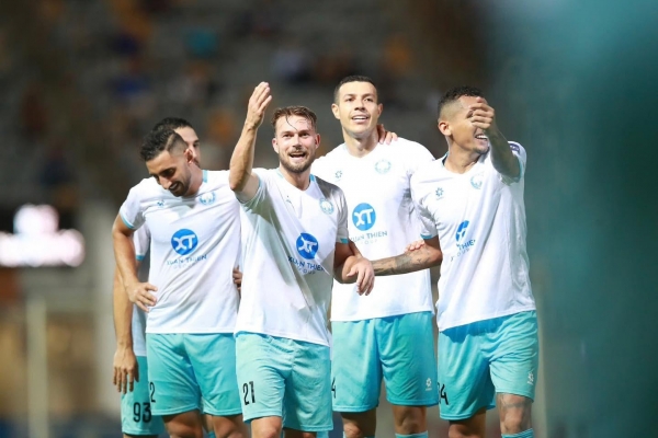 Tiền đạo Na Uy trải lòng khi giúp Nam Định thắng trận