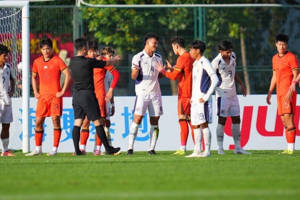 HLV Thái Lan bức xúc với trọng tài trong trận đấu với Trung Quốc