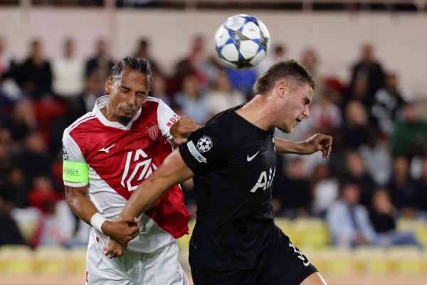 Bỏ lỡ nhiều cơ hội, Tottenham rời Pháp với 1 điểm