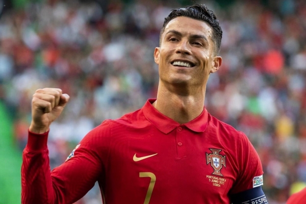 Cristiano Ronaldo đi vào lịch sử với danh hiệu chưa từng có tiền lệ
