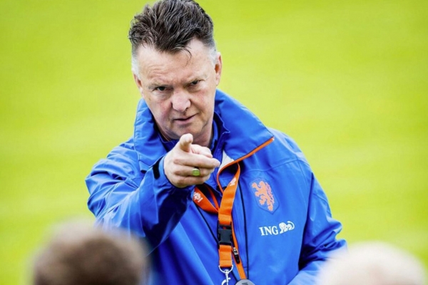 Nóng: HLV Van Gaal ra thông báo khiến bóng đá Indonesia dậy sóng