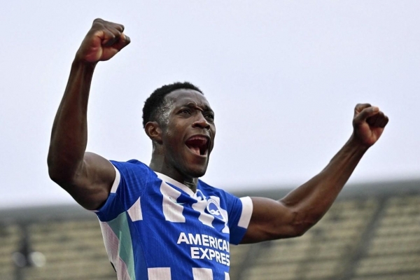 Cựu sao MU bùng nổ, gây sốt Ngoại hạng Anh