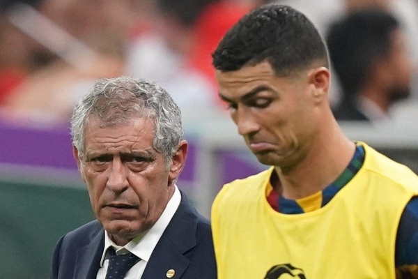 Sau Erik ten Hag, thêm 1 HLV 'hắt hủi' Ronaldo nhận cái kết đắng lòng