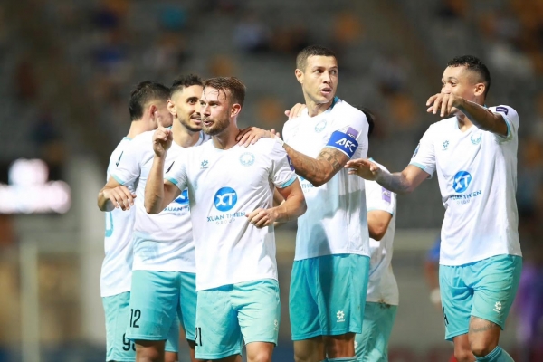 Tiền đạo Na Uy nổ súng, Nam Định đánh bại CLB Hong Kong