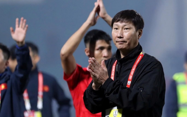 HLV Kim Sang Sik động viên 5 cầu thủ bị loại khỏi U22 Việt Nam